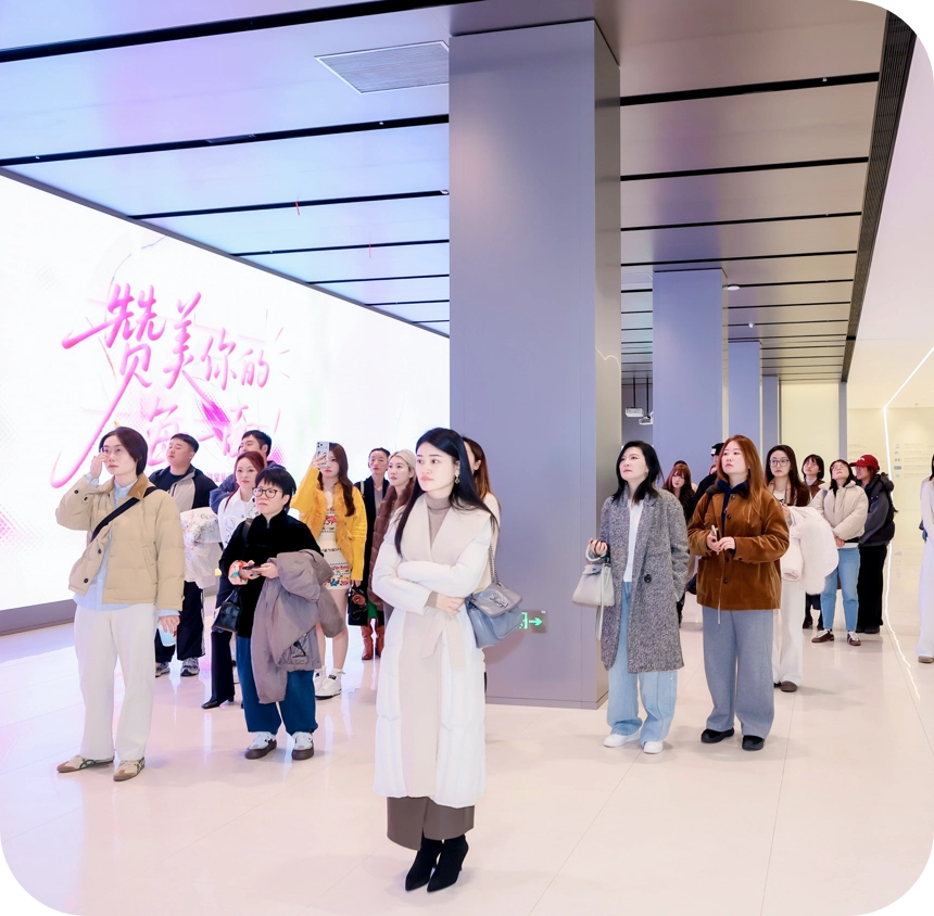 自然堂集团“赞美你的每一面”女性主题展览启幕，对话女性多元之美